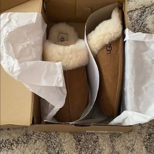 Ugg slippers Never Worn Size 10 Women’s